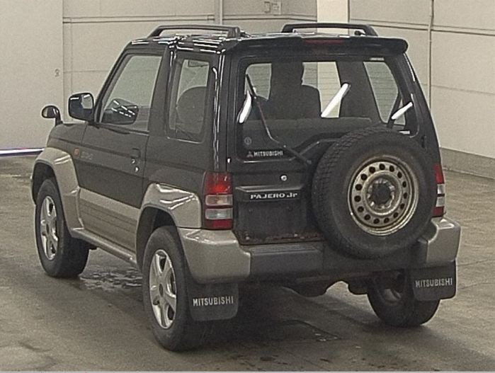 1995 Mitsubishi Pajero Jr Image 2