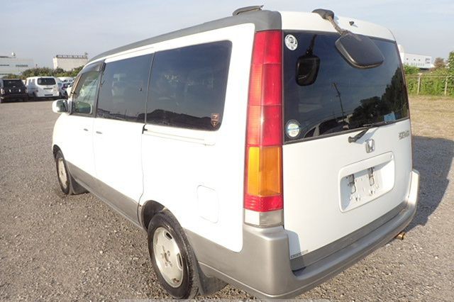 1999 Toyota Previa Image 2