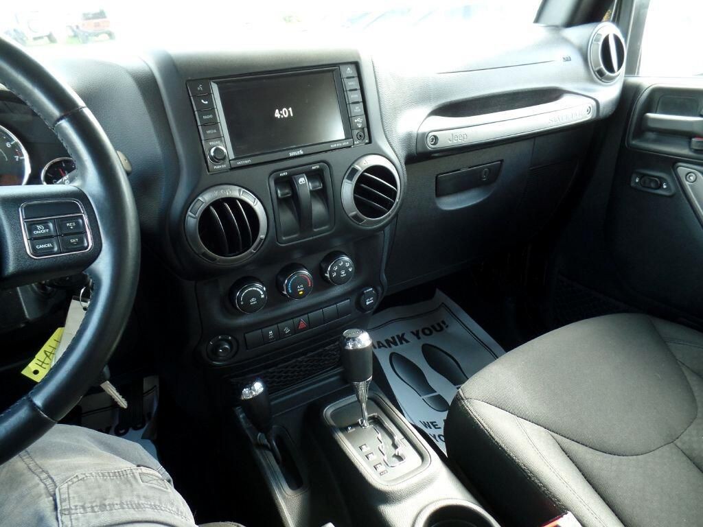 2015 Jeep Wrangler Image 16