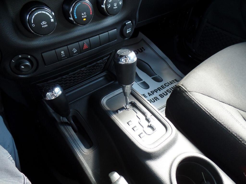 2015 Jeep Wrangler Image 20