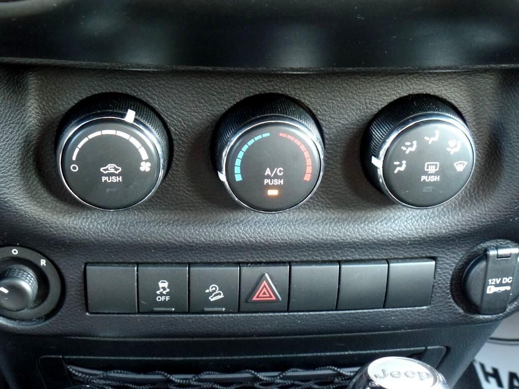 2015 Jeep Wrangler Image 23