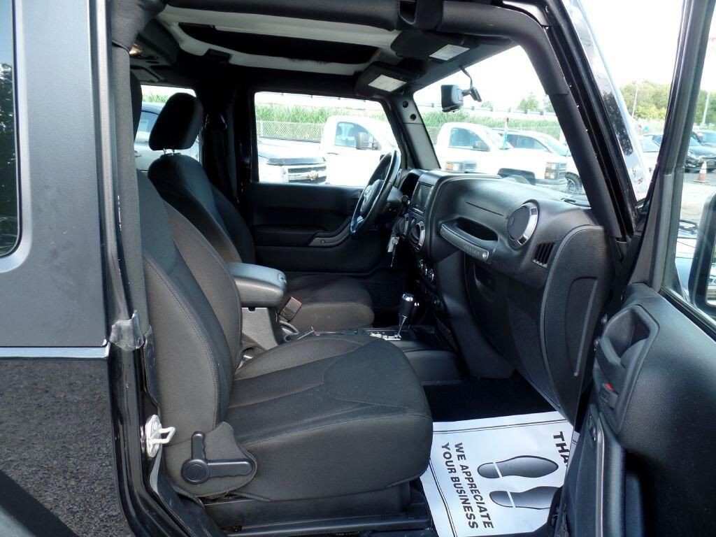 2015 Jeep Wrangler Image 24
