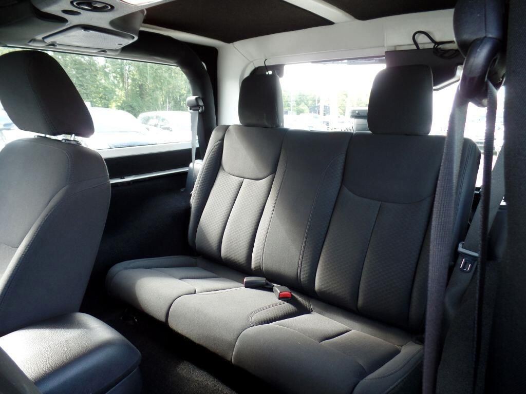 2015 Jeep Wrangler Image 25