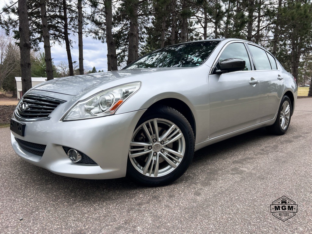 2013 INFINITI G37 Image 1