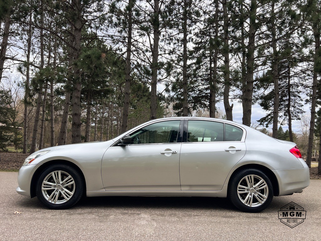 2013 INFINITI G37 Image 2
