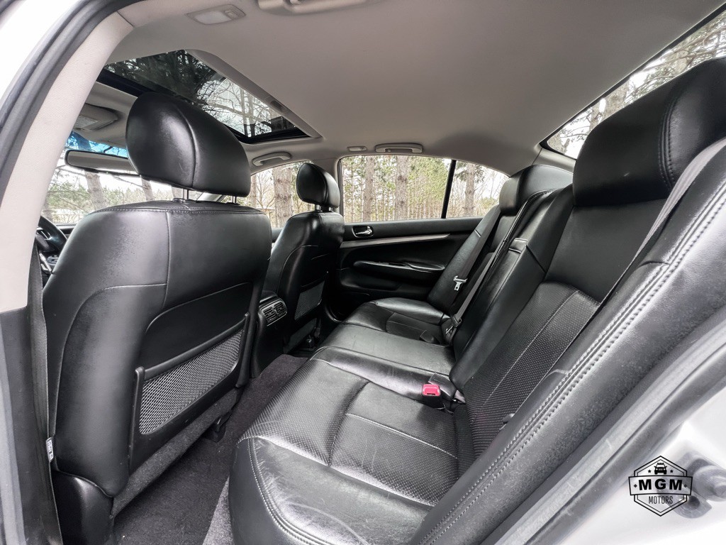 2013 INFINITI G37 Image 11