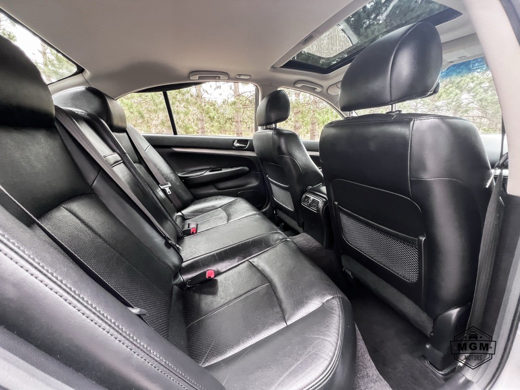 2013 INFINITI G37 Image 12