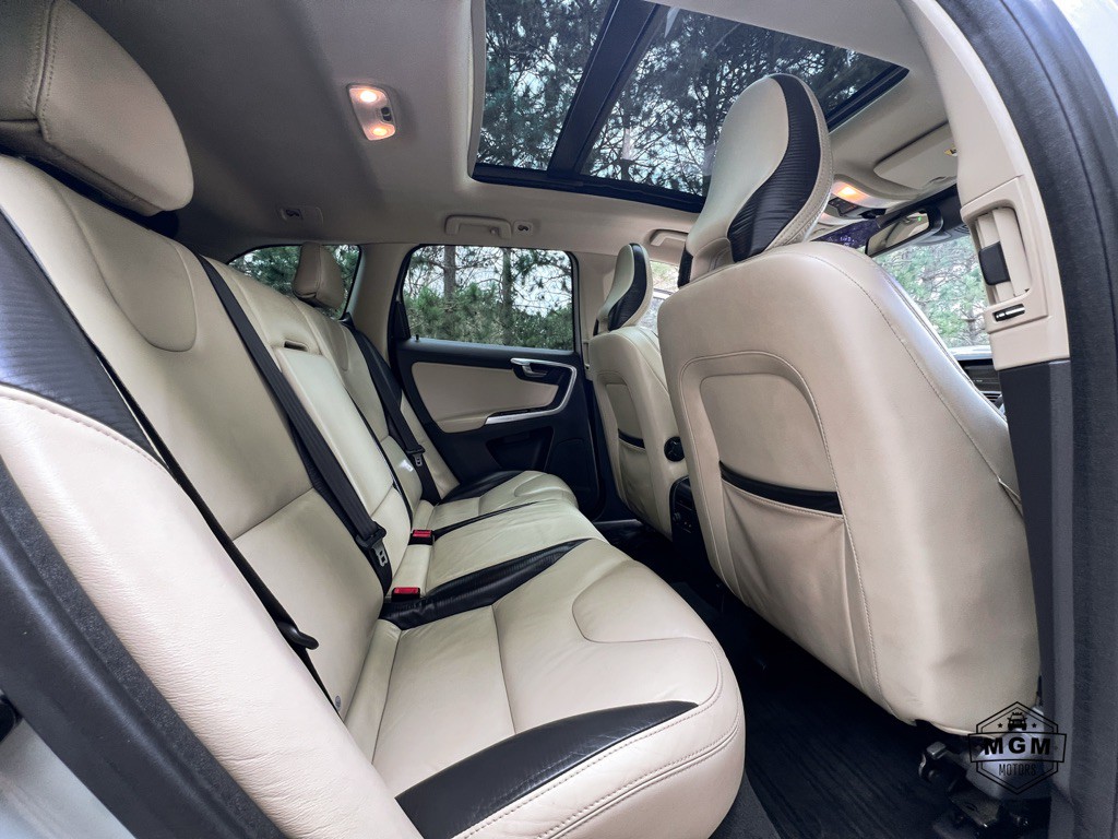 2012 Volvo XC60 Image 13