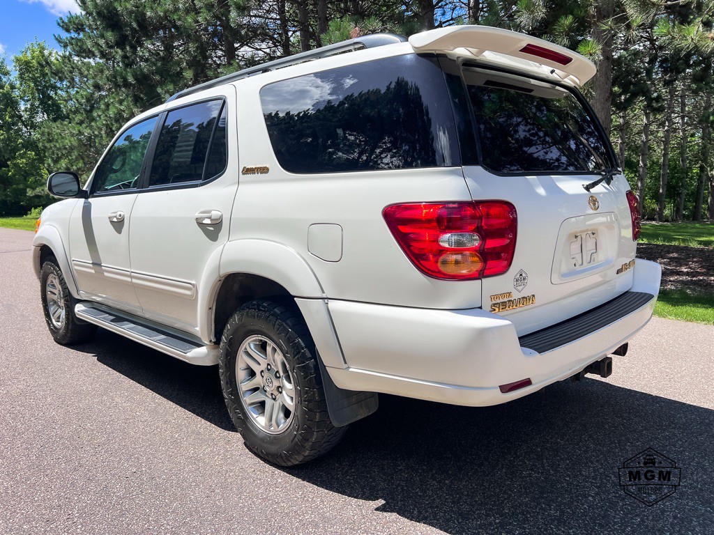 2004 Toyota Sequoia Image 3