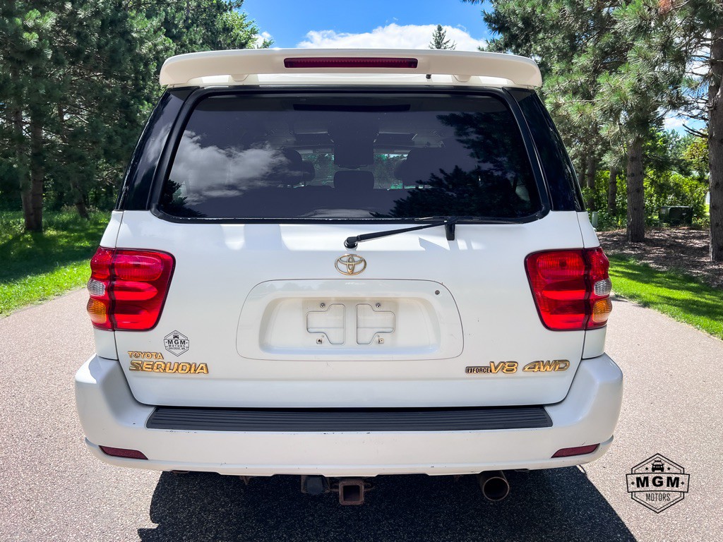 2004 Toyota Sequoia Image 4
