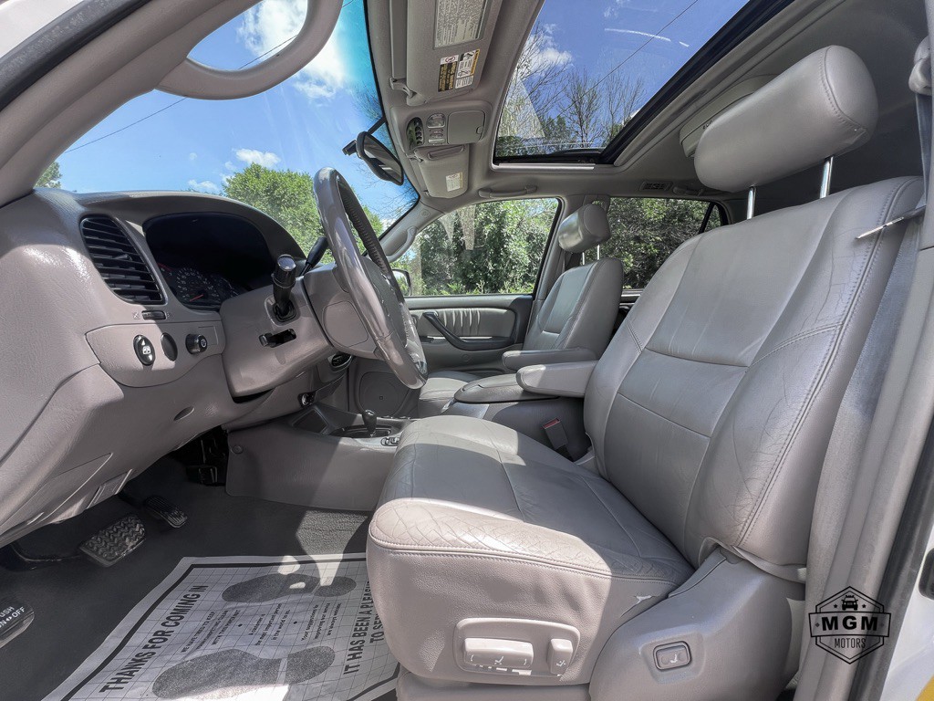 2004 Toyota Sequoia Image 10