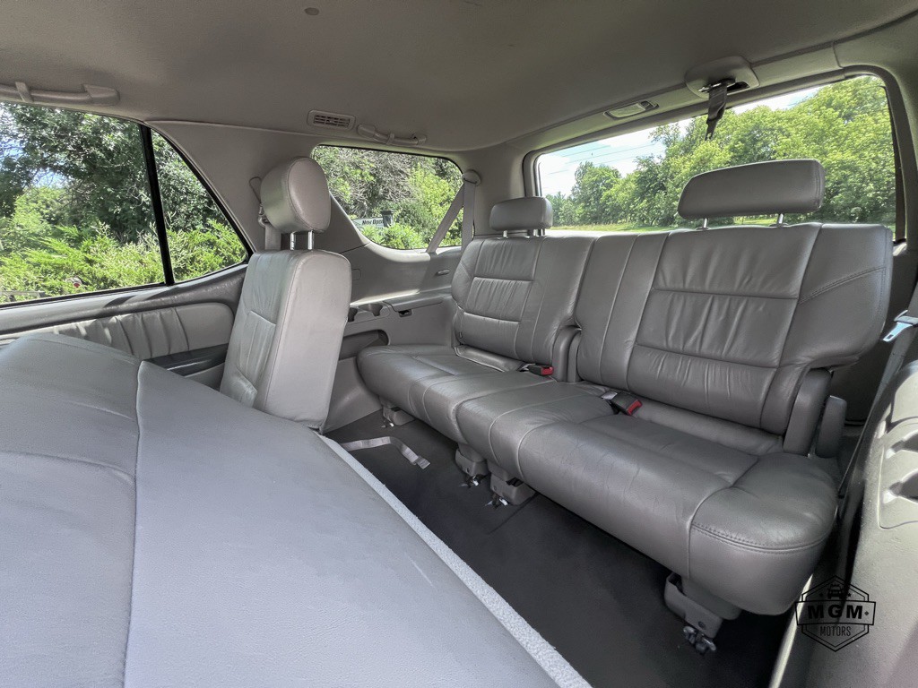 2004 Toyota Sequoia Image 12