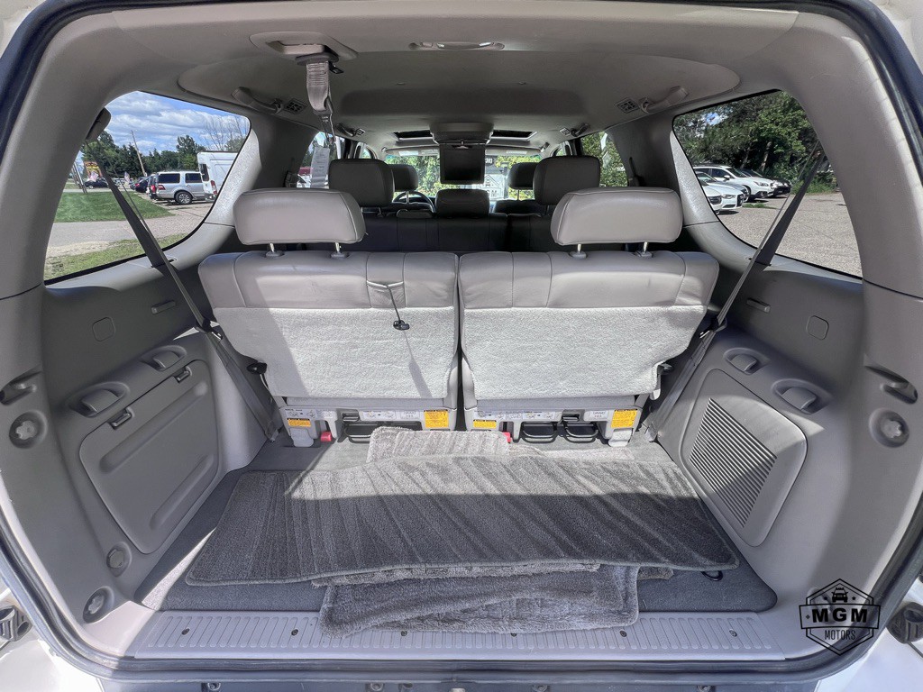 2004 Toyota Sequoia Image 13