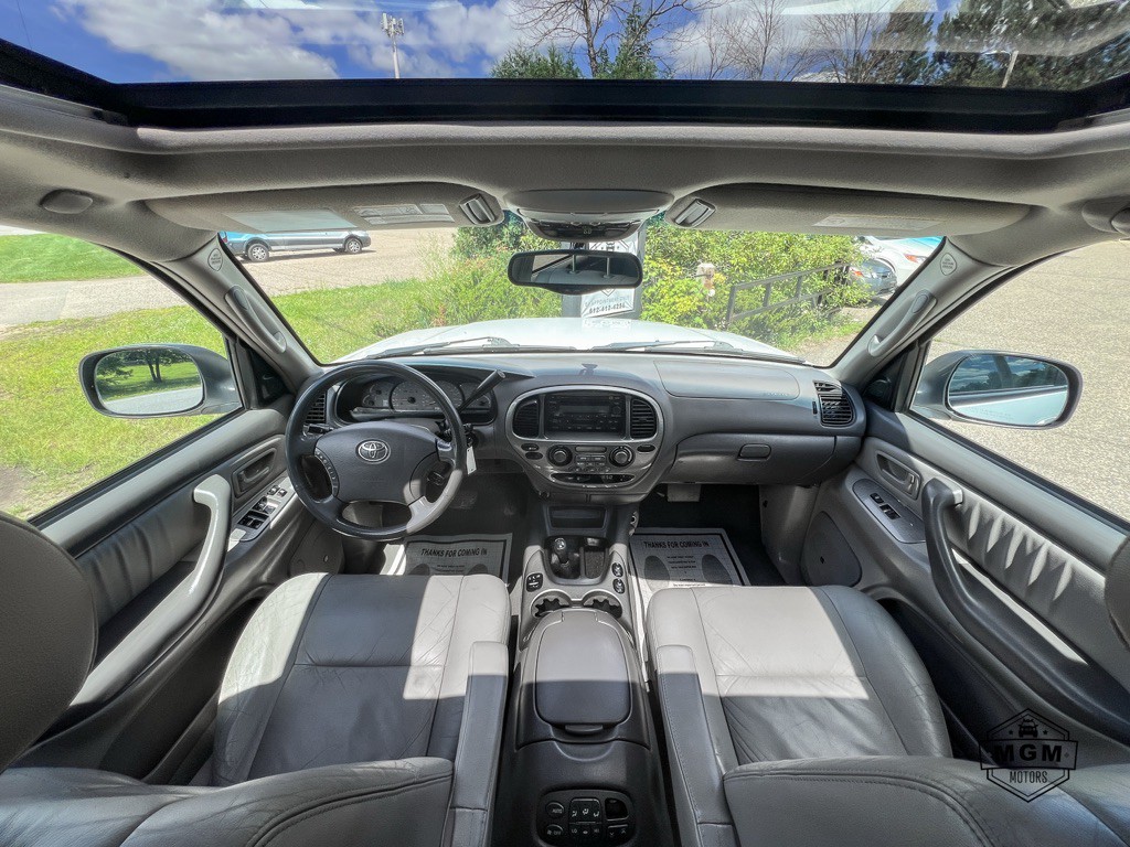 2004 Toyota Sequoia Image 17