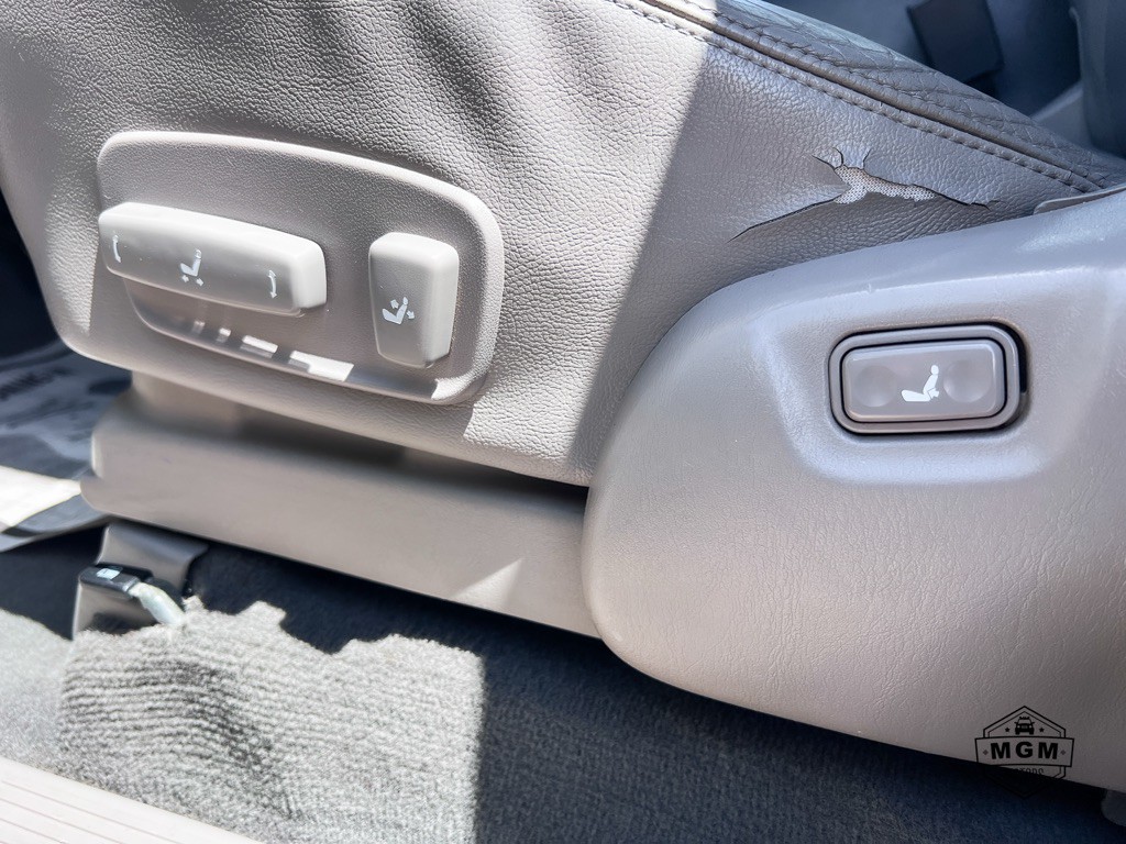 2004 Toyota Sequoia Image 20