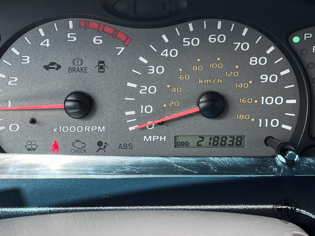 2004 Toyota Sequoia Image 22