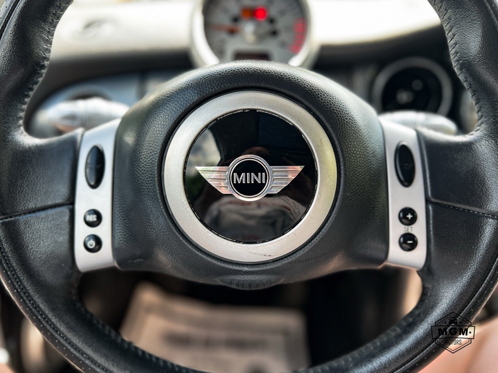2004 MINI Cooper Image 19