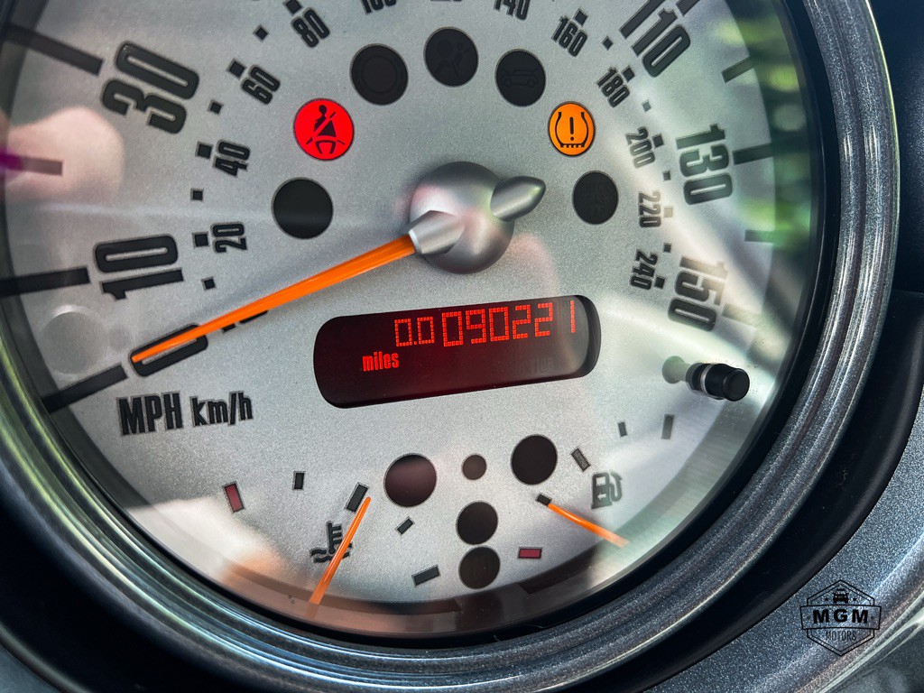 2004 MINI Cooper Image 20