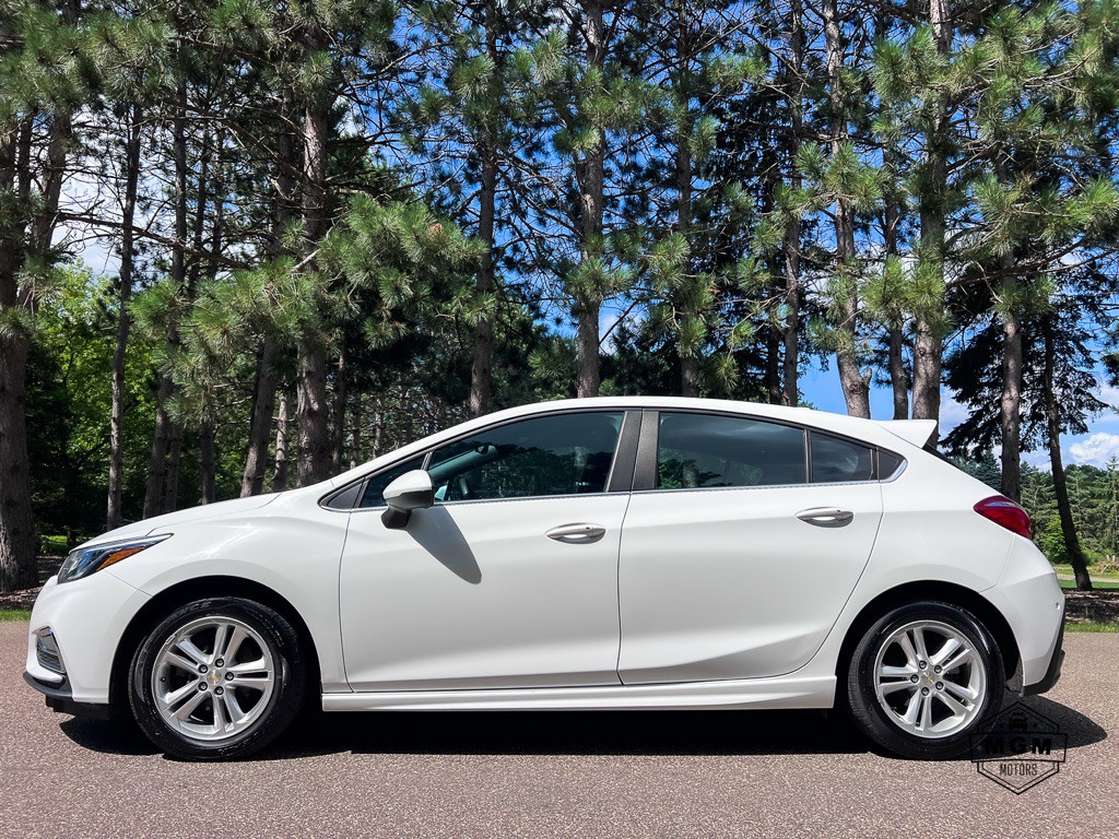 2017 Chevrolet Cruze Image 2