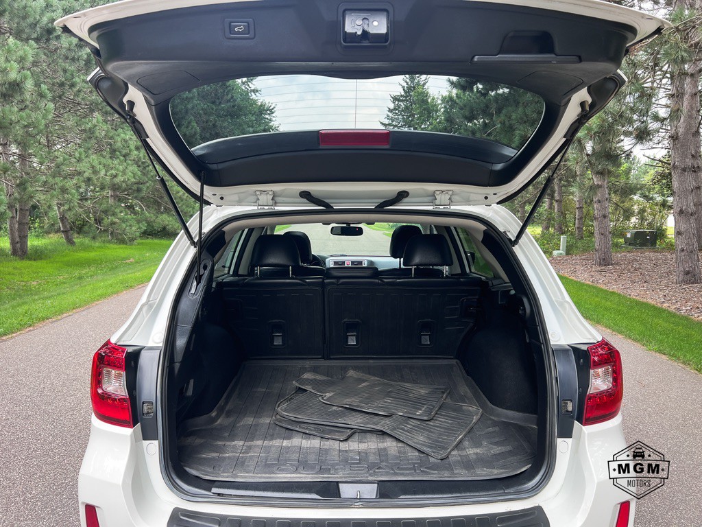 2016 Subaru Outback Image 12