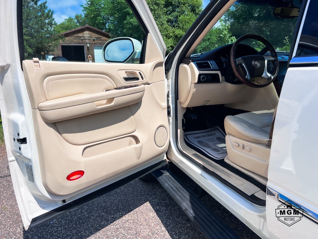 2007 Cadillac Escalade Image 9