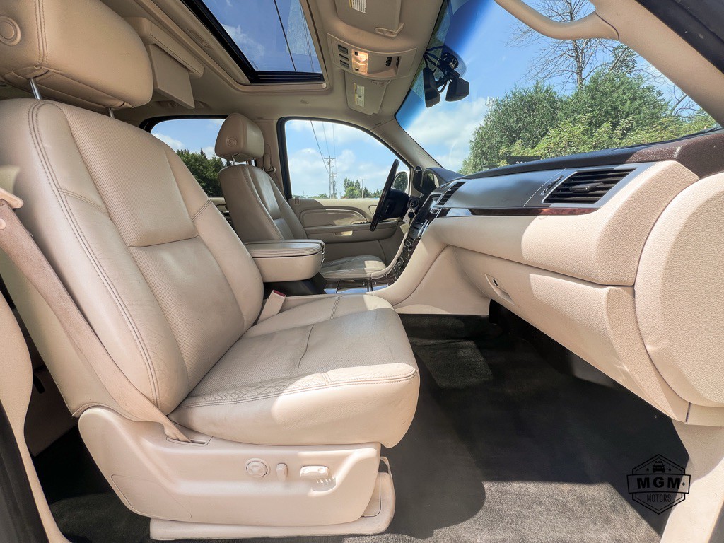 2007 Cadillac Escalade Image 16