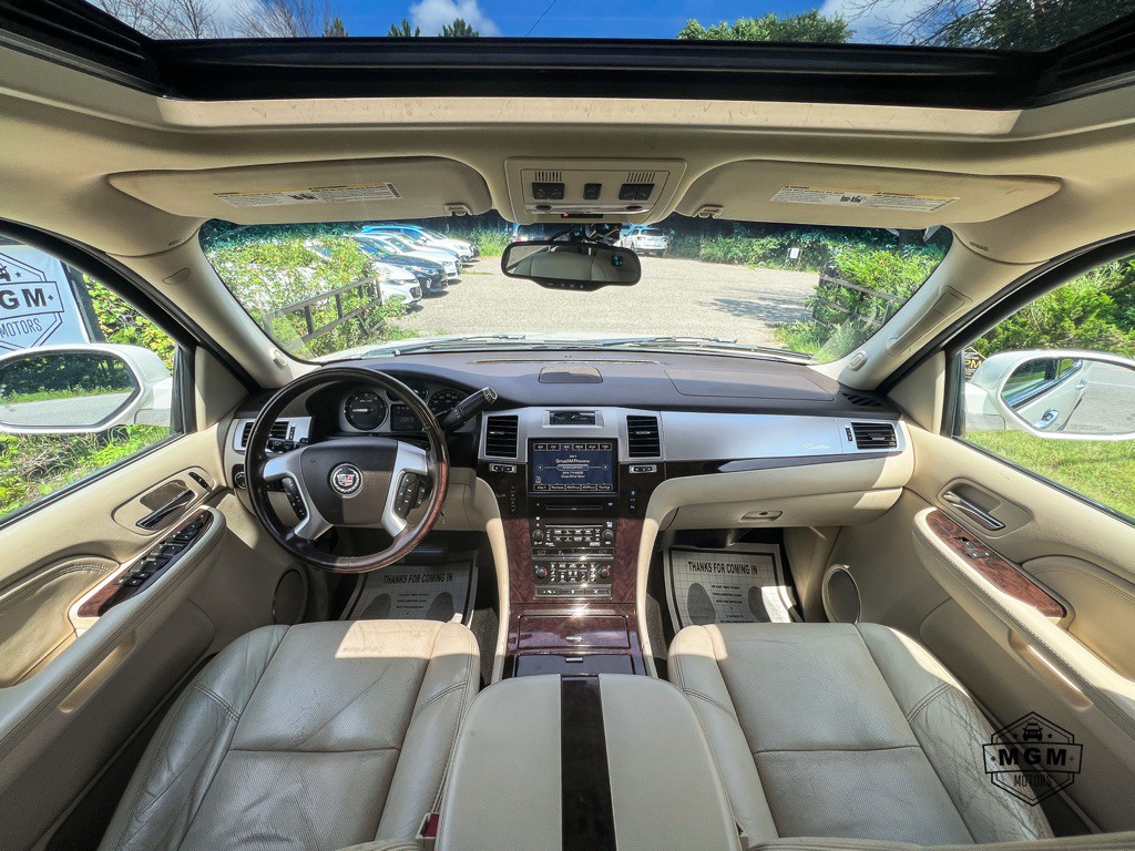 2007 Cadillac Escalade Image 18