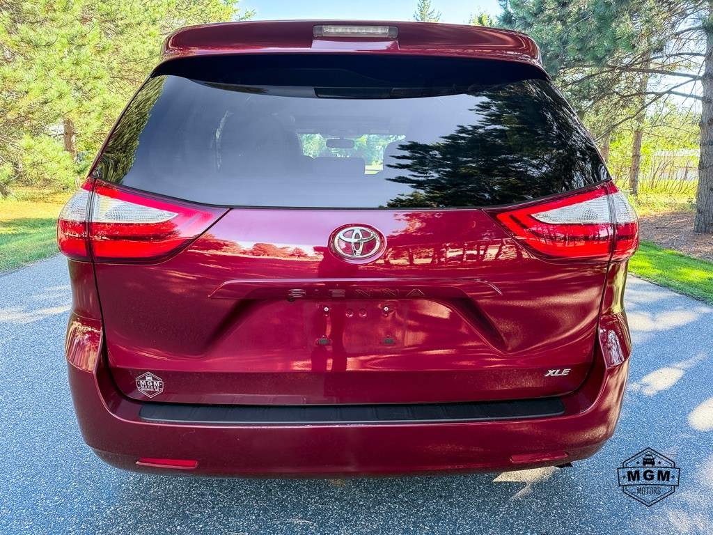 2017 Toyota Sienna Image 4