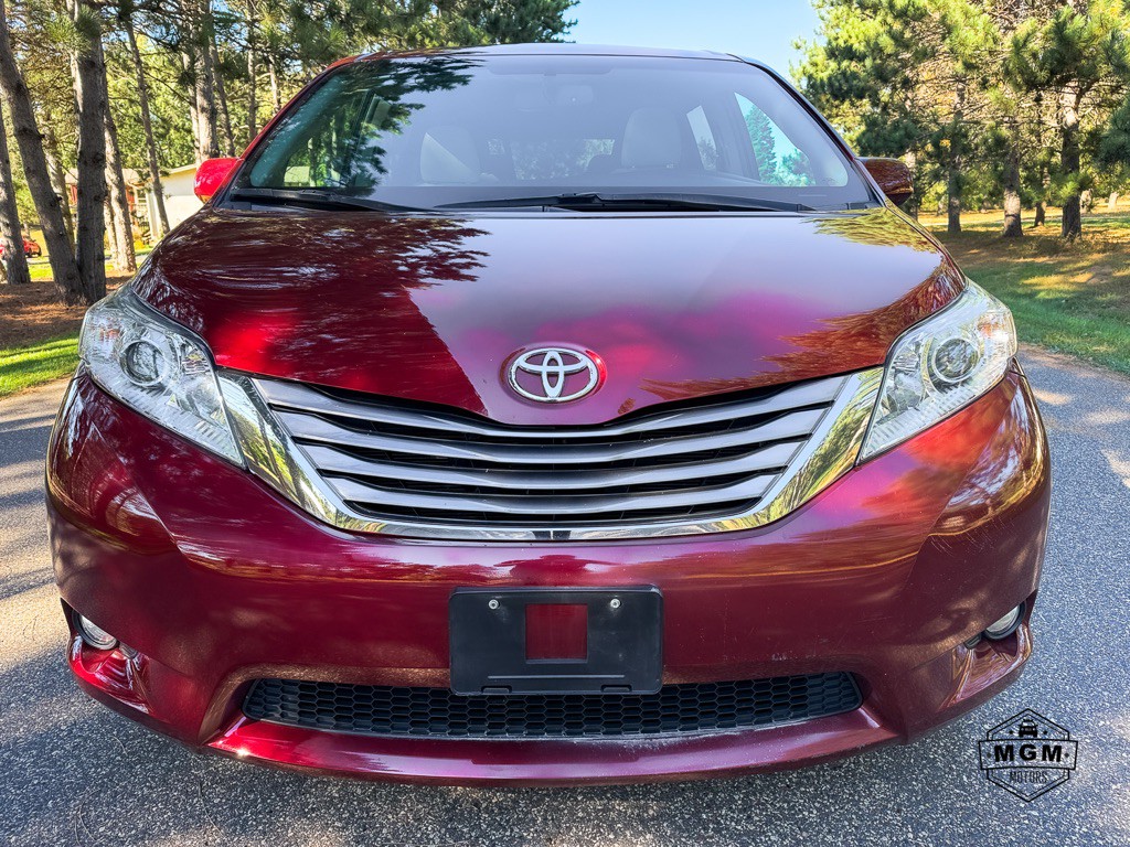 2017 Toyota Sienna Image 8