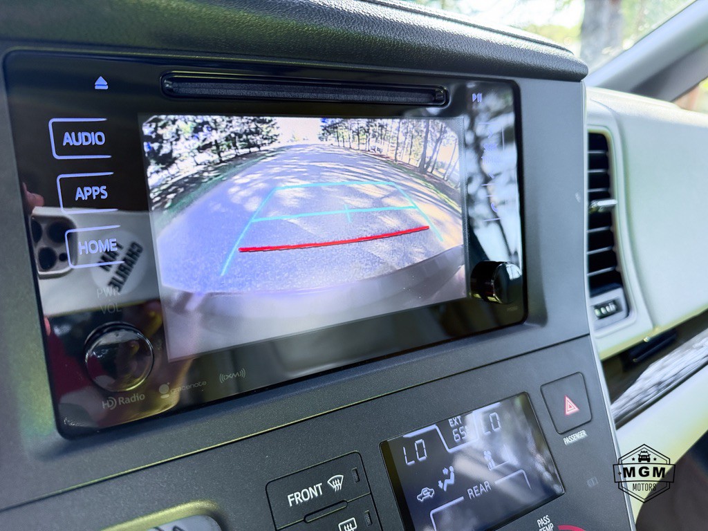 2017 Toyota Sienna Image 21