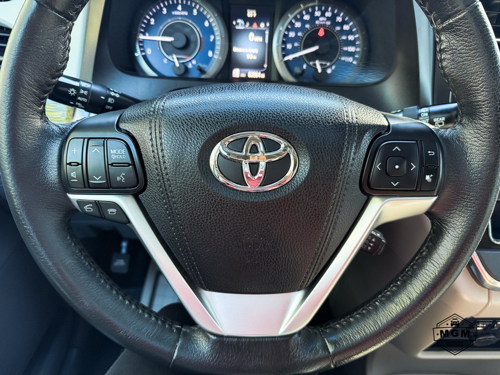 2017 Toyota Sienna Image 22