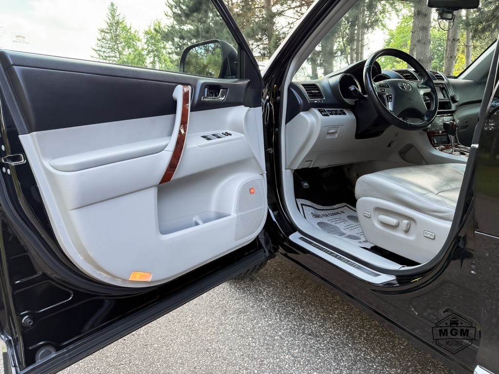 2013 Toyota Highlander Image 9