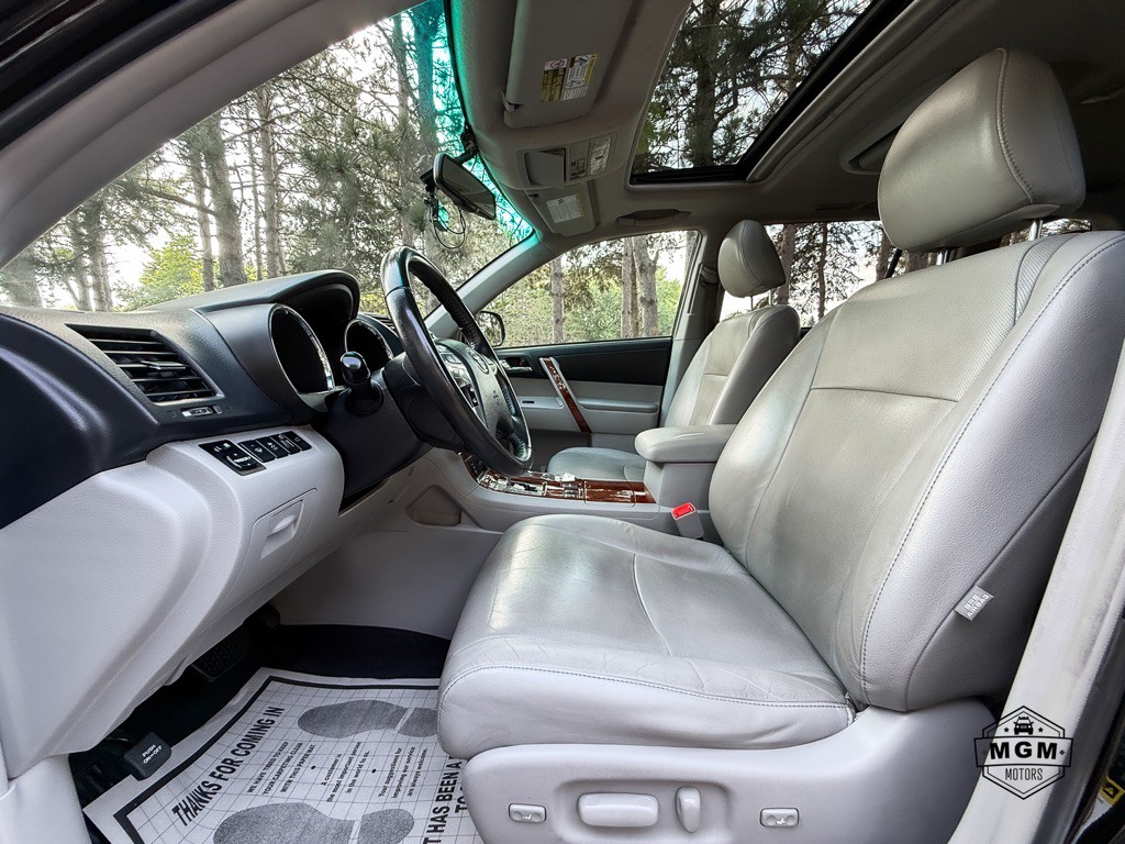 2013 Toyota Highlander Image 10