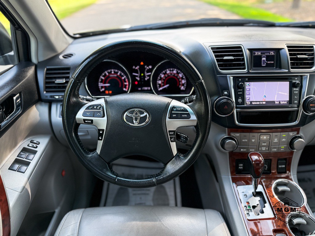 2013 Toyota Highlander Image 18