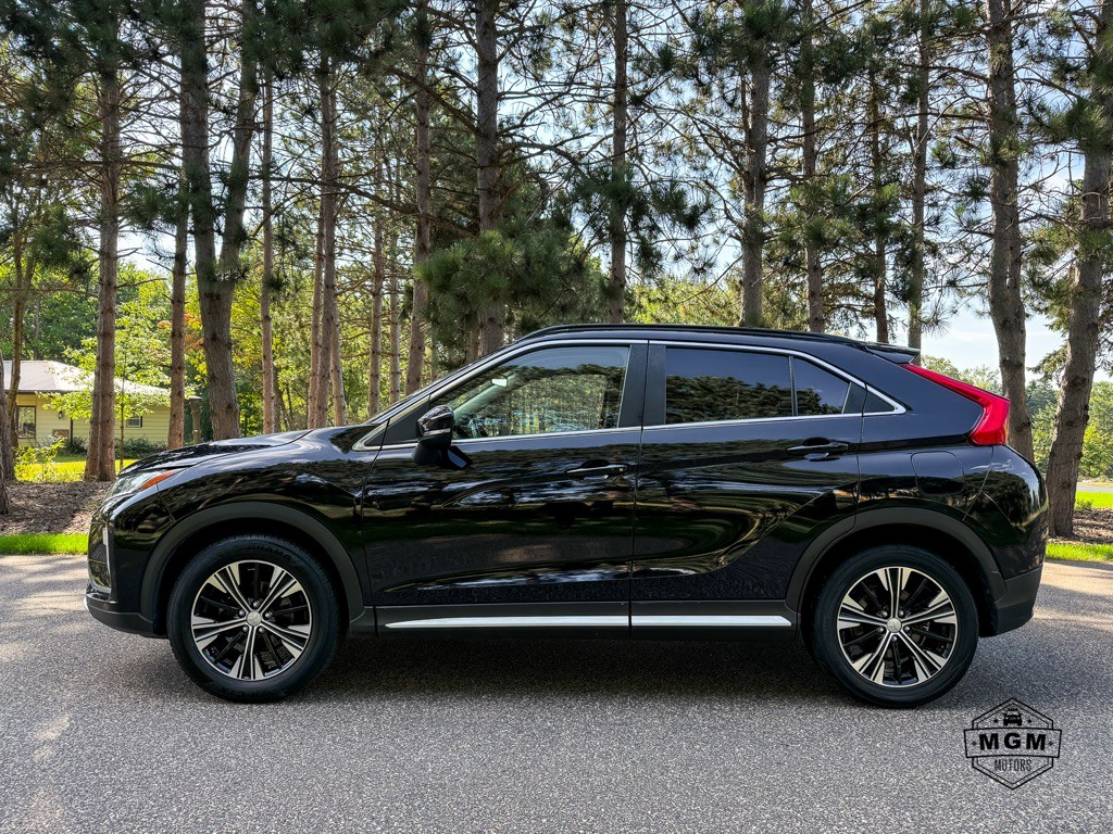 2020 Mitsubishi Eclipse Image 2