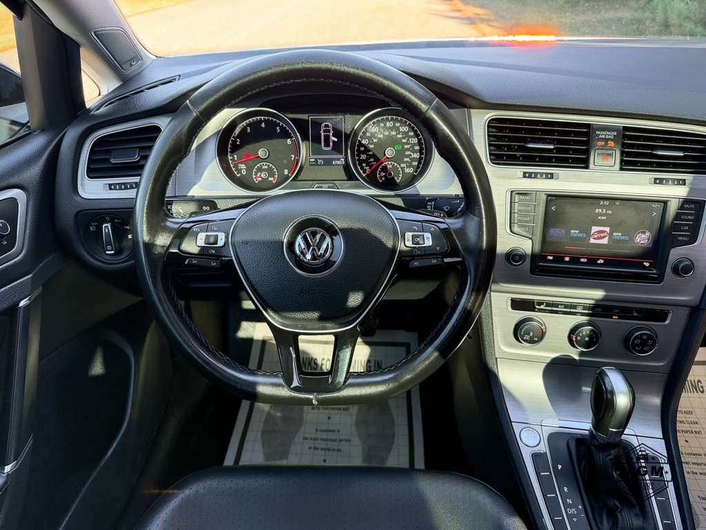 2016 Volkswagen Golf Image 17