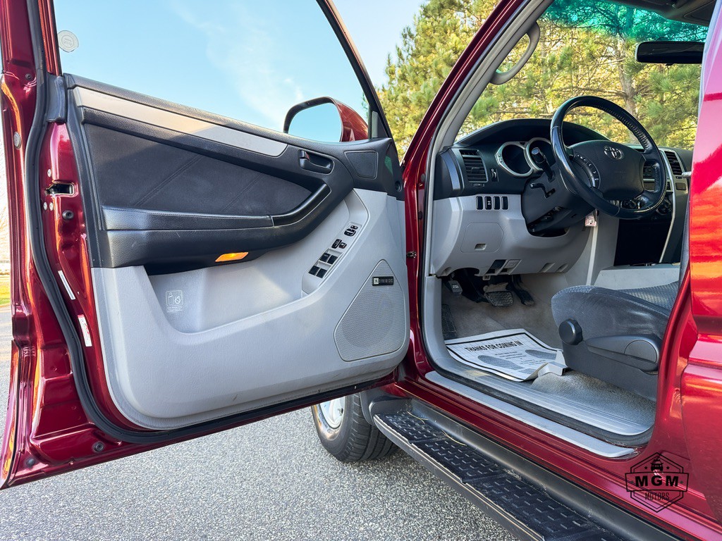 2005 Toyota 4Runner Image 8