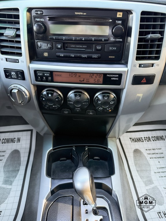 2005 Toyota 4Runner Image 16