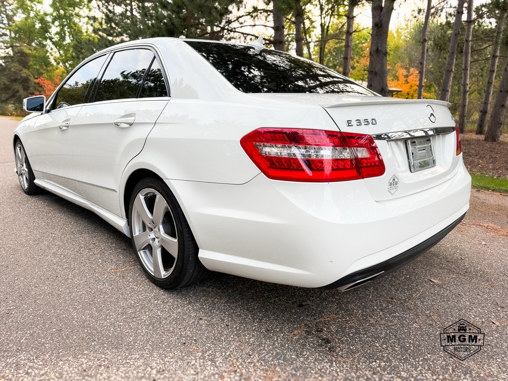 2011 Mercedes-Benz E-Class Image 3