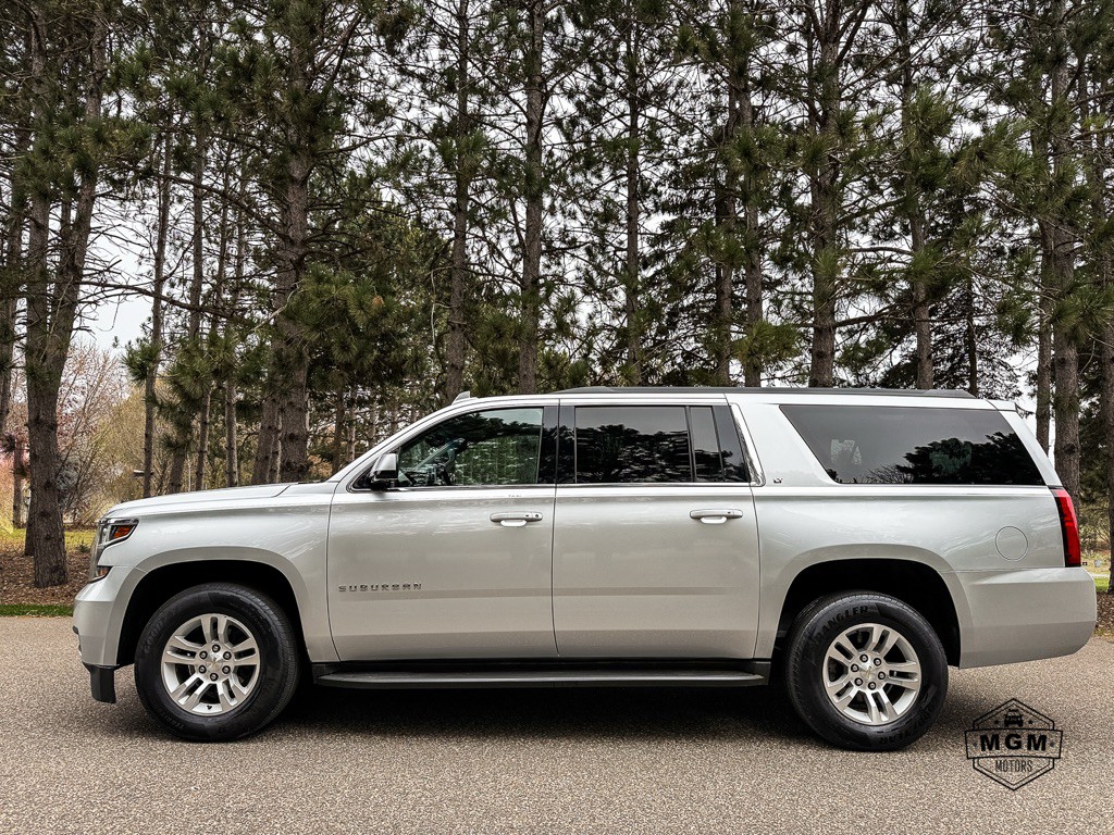 2015 Chevrolet Suburban Image 2