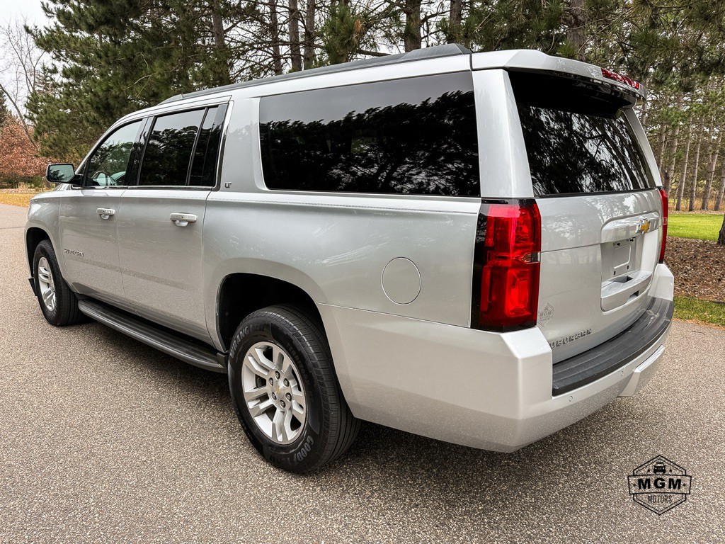 2015 Chevrolet Suburban Image 3