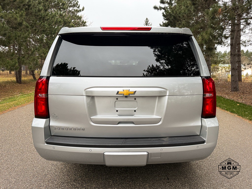 2015 Chevrolet Suburban Image 4