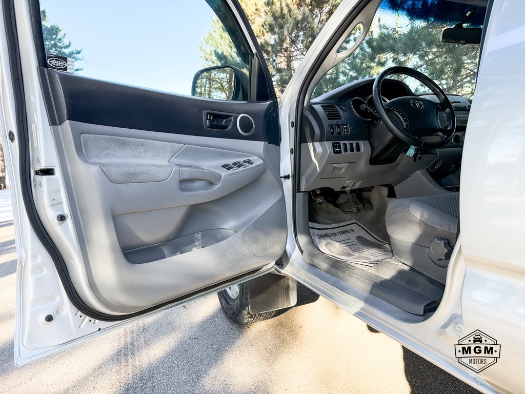 2005 Toyota Tacoma Image 9