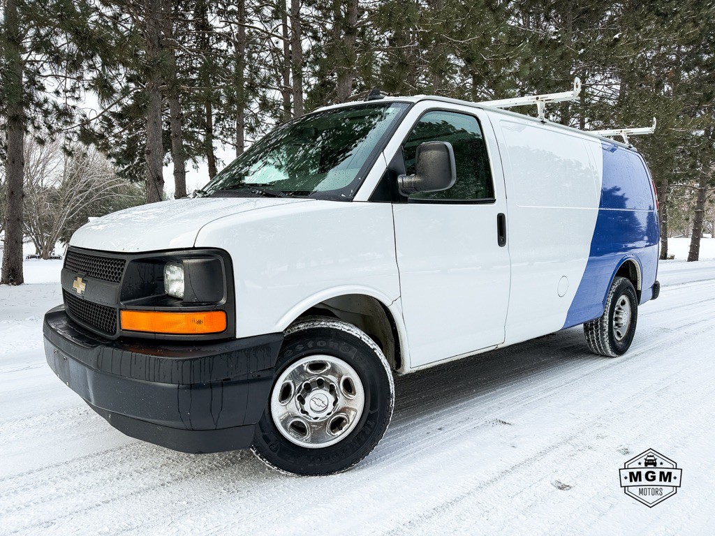 2017 Chevrolet Express Image 1