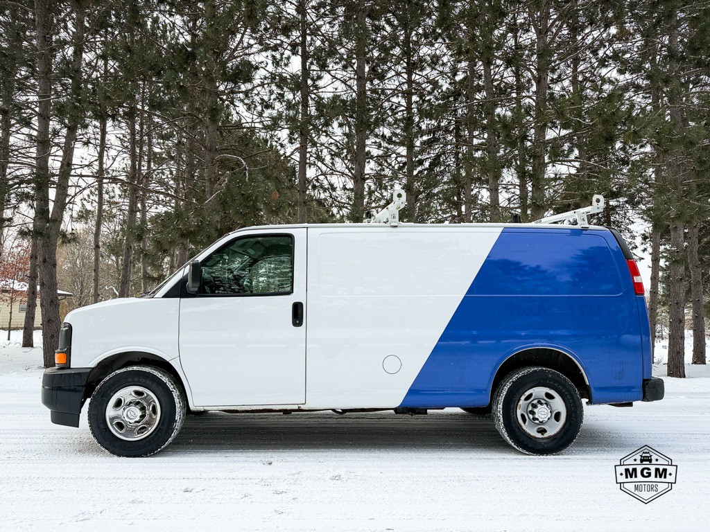 2017 Chevrolet Express Image 2
