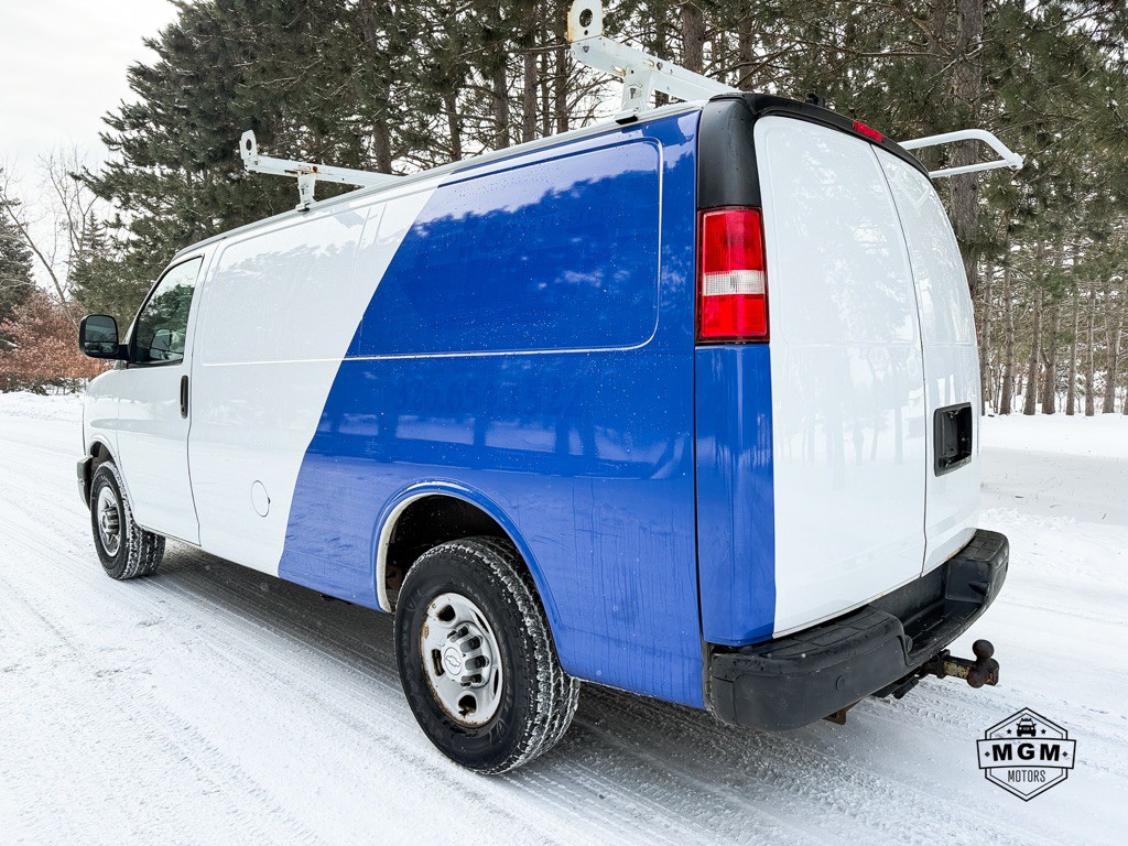 2017 Chevrolet Express Image 3