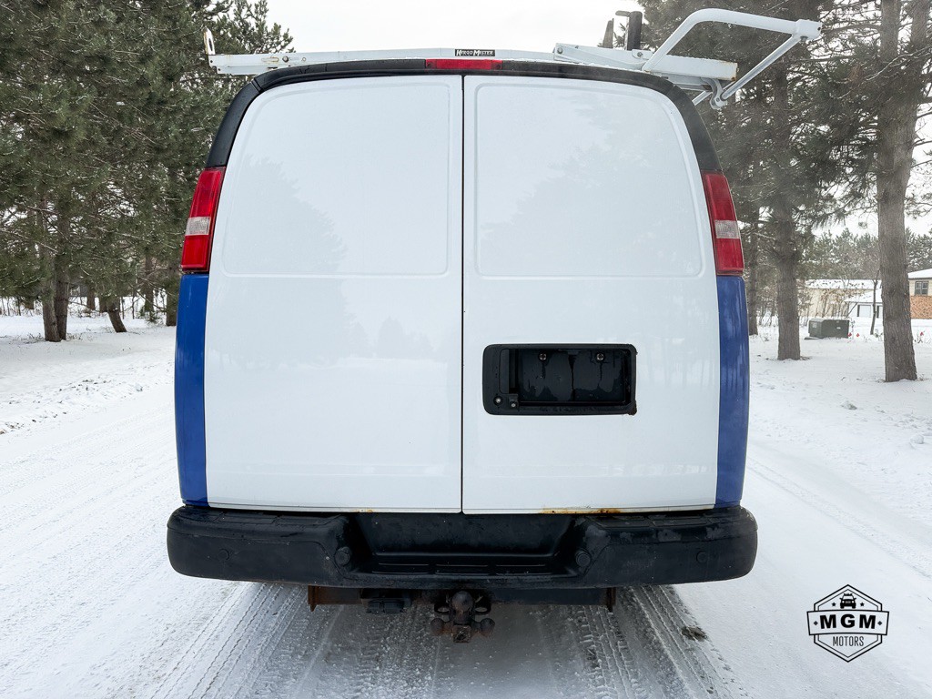 2017 Chevrolet Express Image 4