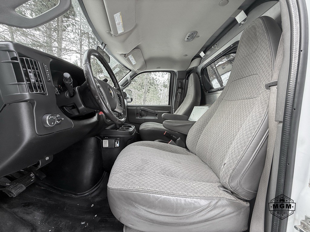 2017 Chevrolet Express Image 10