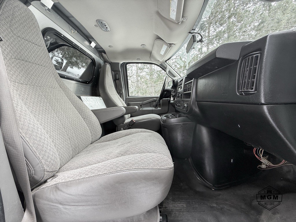 2017 Chevrolet Express Image 15
