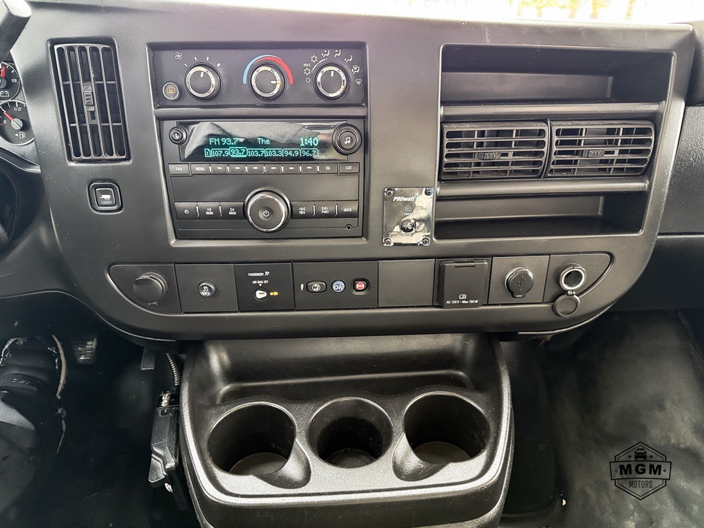 2017 Chevrolet Express Image 16